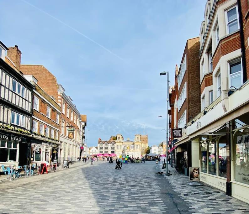 New Studio Flat Overlooking City Centre Kingston upon Thames  Exterior photo